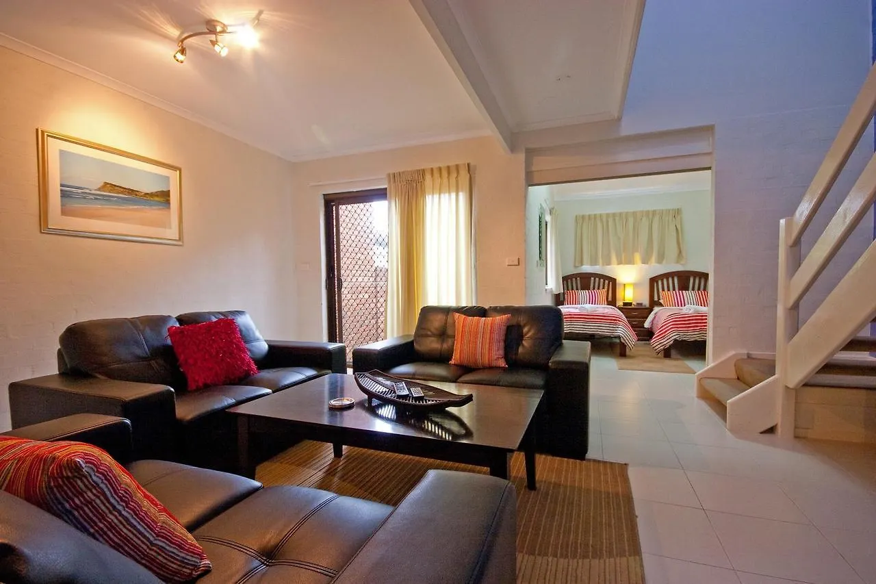 Byron Bay Accom Unit 4 63 Shirley Street, Byron Bay- Mango Tree location